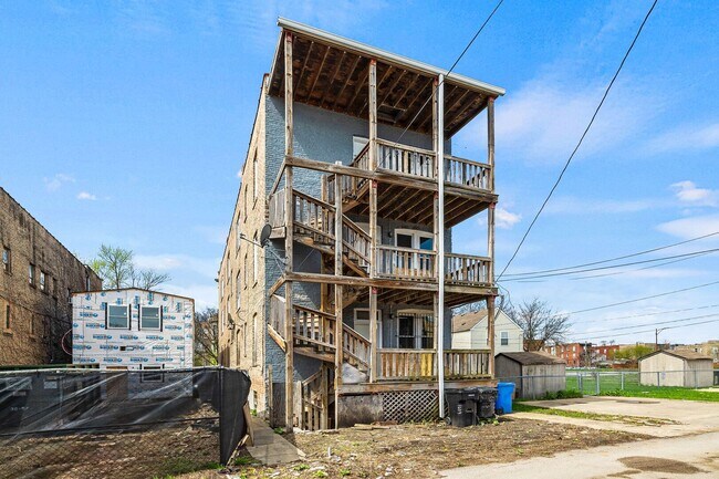 Building Photo - 1621 S Lawndale Ave