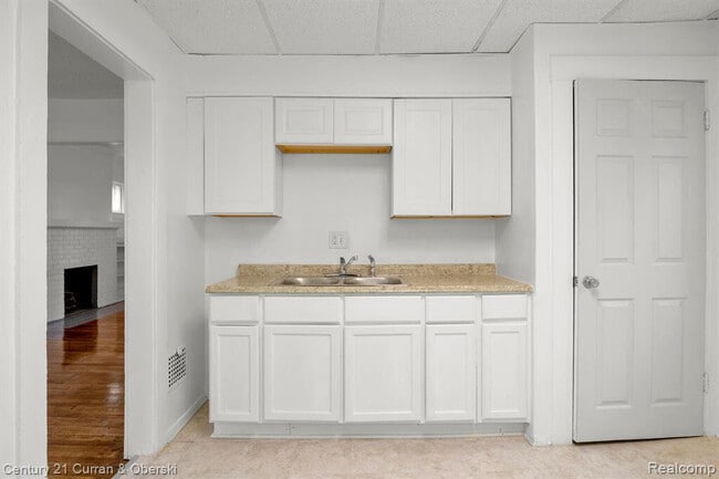 Building Photo - 415 Manistique St