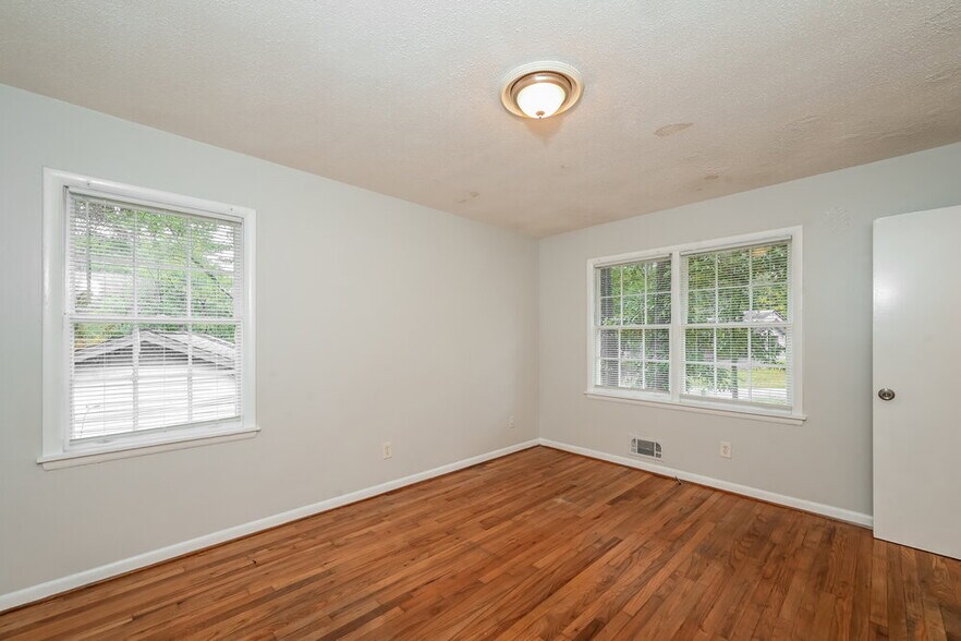 Building Photo - 3639 Telstar Dr