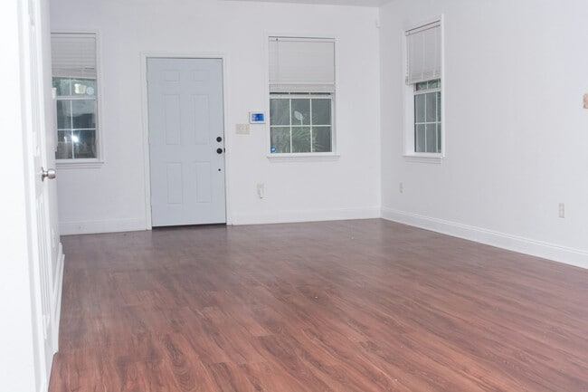 Primary Photo - 102 White Dr