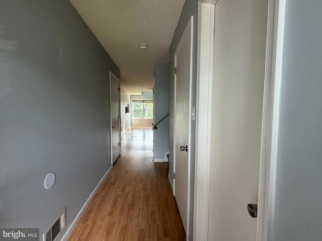Building Photo - 99 Brookview Cir