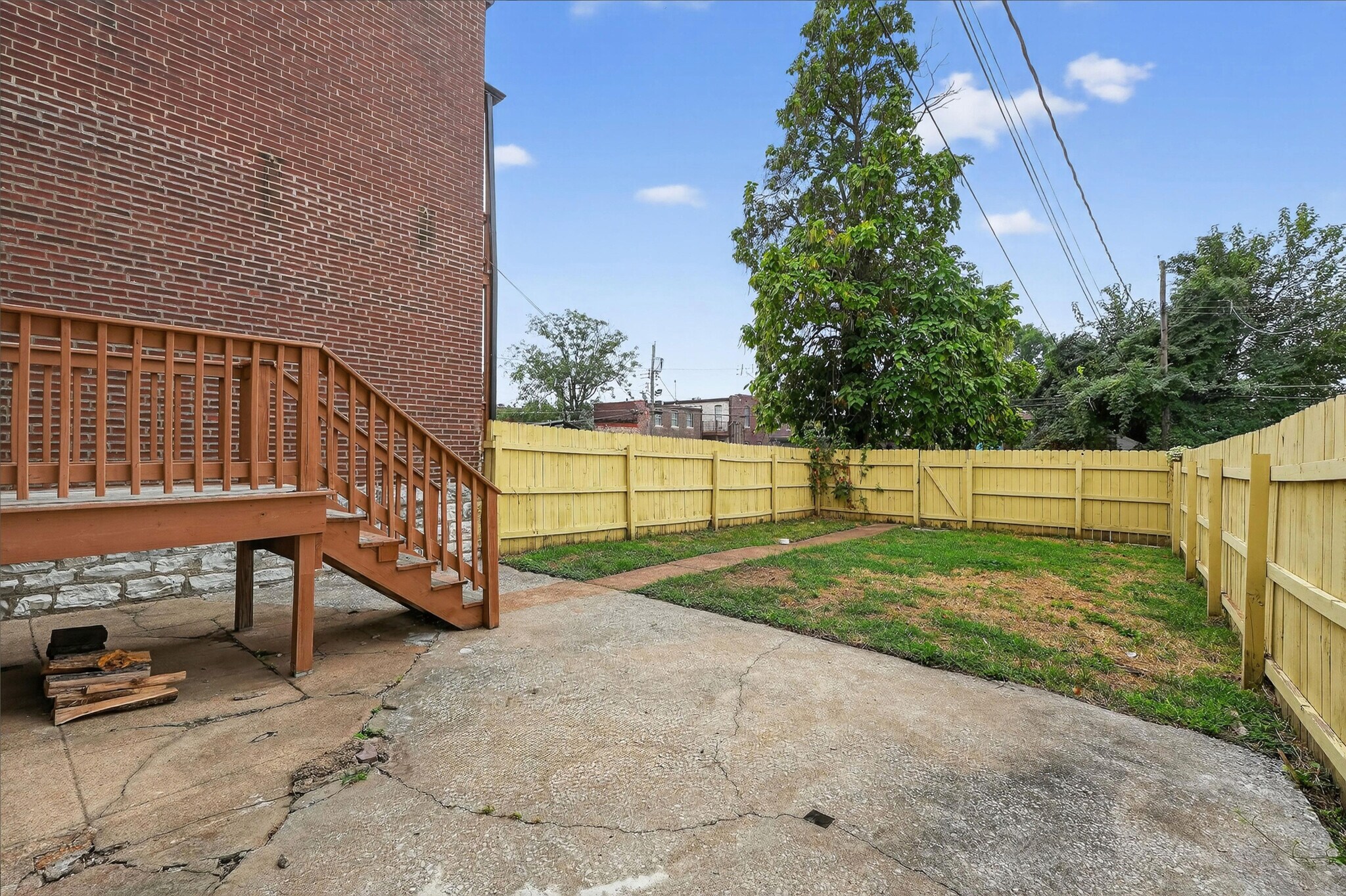 Fenced-in back yard - 4372 Gibson Ave
