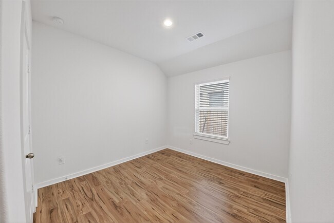 Building Photo - 17027 Lilac Paxton Ln