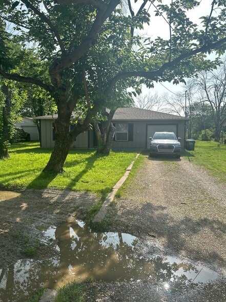 Building Photo - 3525 Country Club Rd