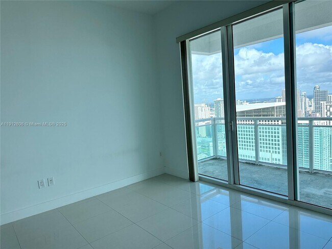 Building Photo - 950 Brickell Bay Dr