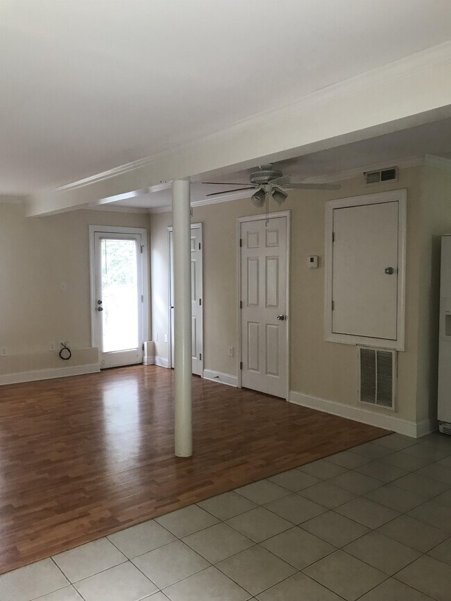 Building Photo - 1529 Thomas Ave