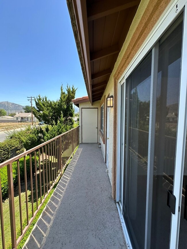 Building Photo - 3bd/2ba Condo - Mentone, CA