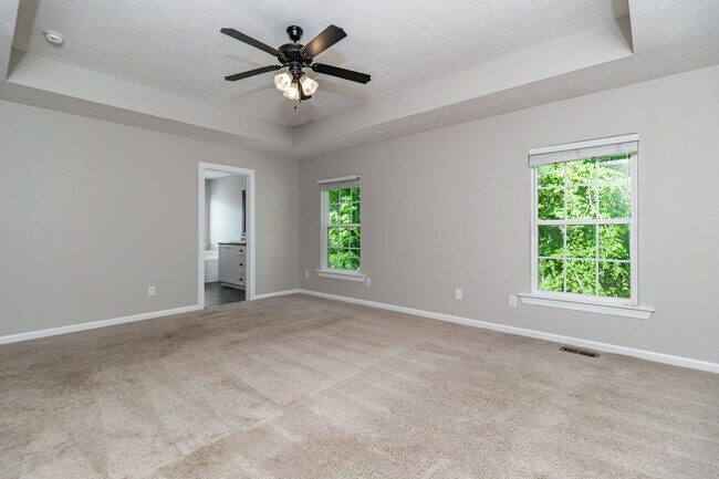 Building Photo - Large 3 bedroom (plus bonus), 2 1/2 bath home in Canterbury Farms!