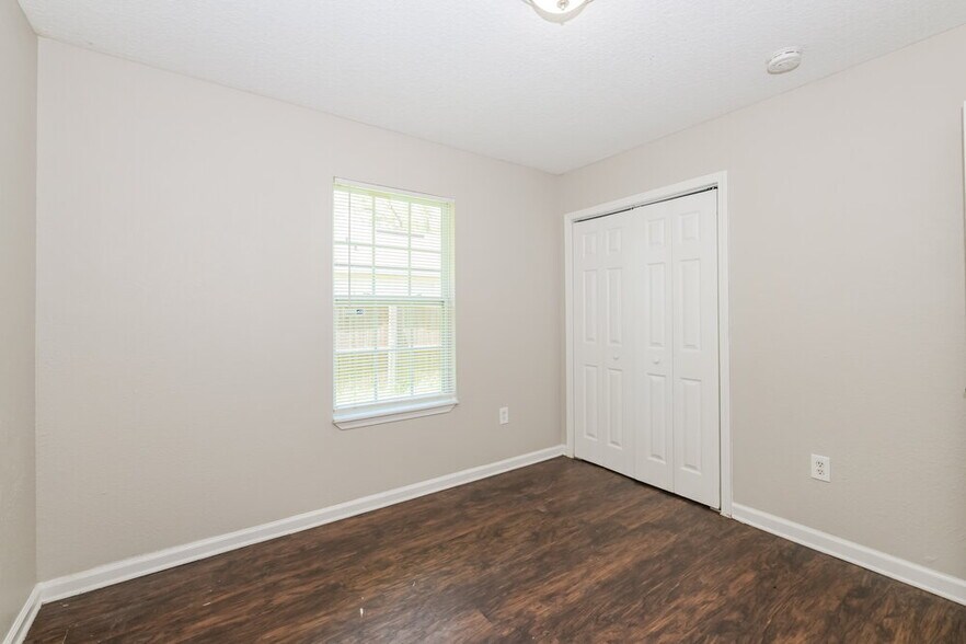 Building Photo - 7926 Pipit Ave