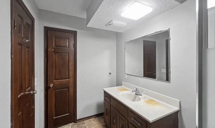 Building Photo - 2356 S Crysler Ave