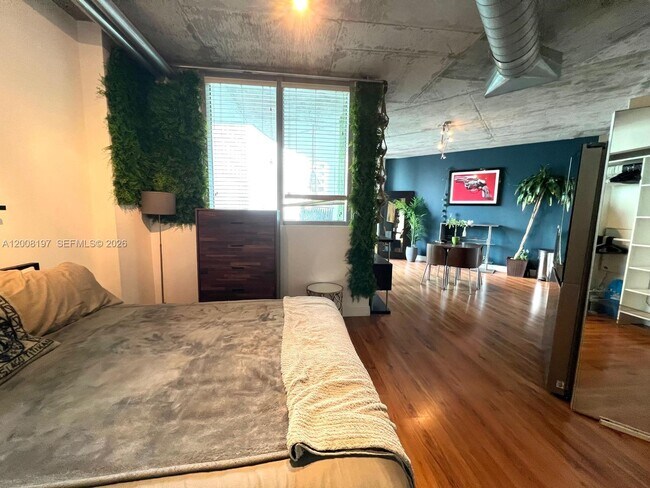 Building Photo - 690 SW 1st Ct