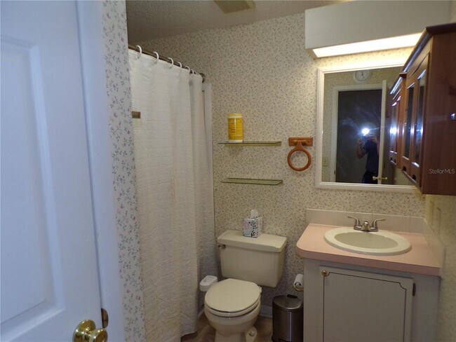 Building Photo - 1117 Paradise Dr