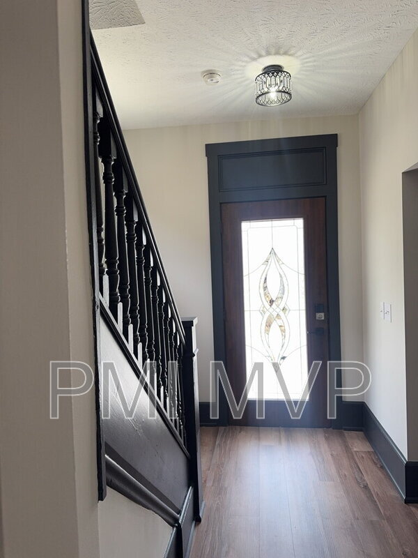 Building Photo - 658 Stewart Ave