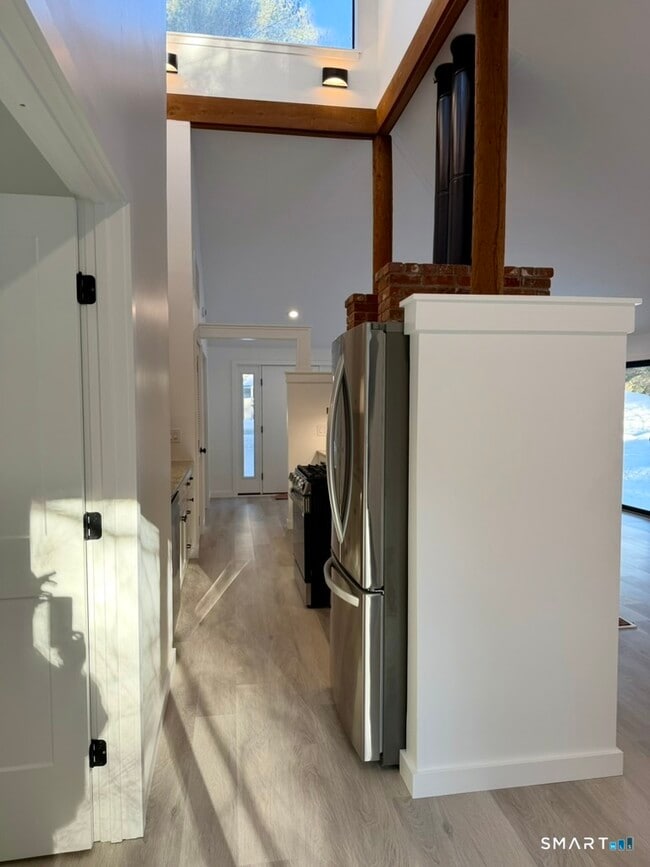 Building Photo - 15 Finch Run