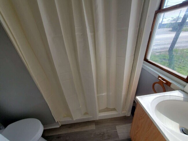 Building Photo - Charming 1 Bedroom Bungalow – A Special Place to Call Home!