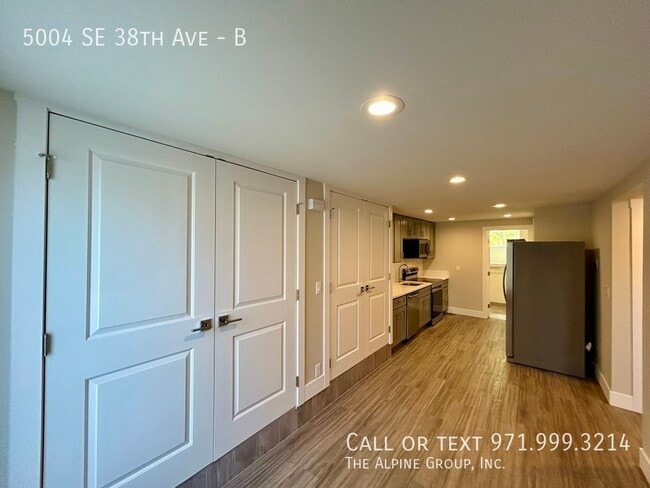 Building Photo - 5004 SE 38th Ave