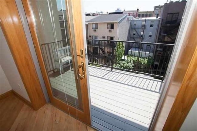 Building Photo - 113 Clinton St