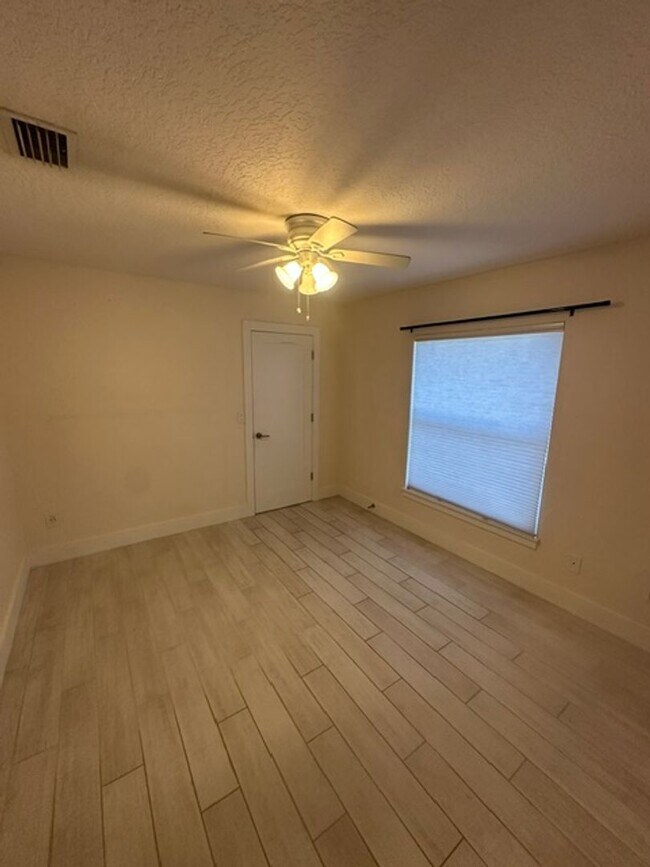 Building Photo - 105 Oceans Edge Dr