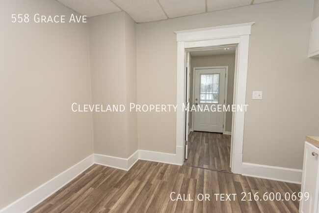 Building Photo - 558 Grace Ave