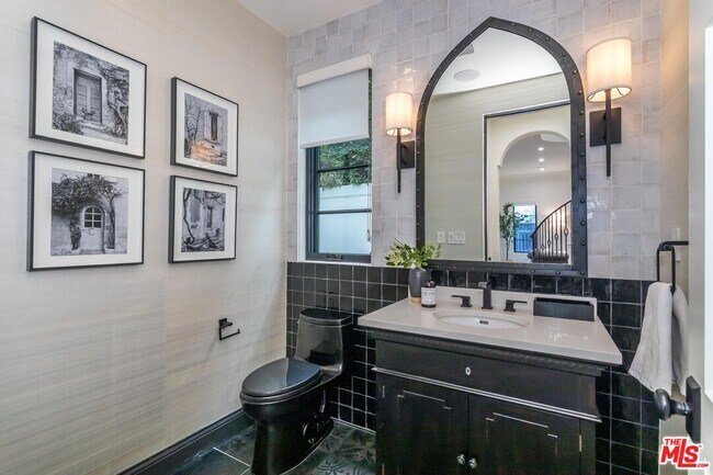 Building Photo - 820 N Vista St