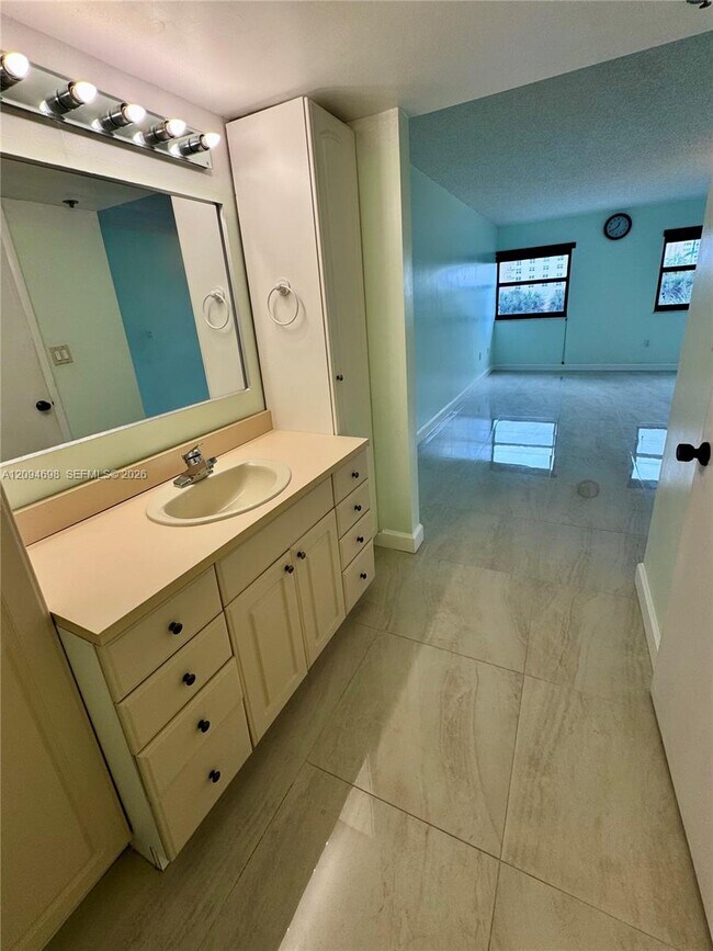Building Photo - 1201 S Ocean Dr