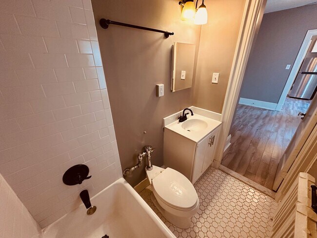 Building Photo - 7 W Philadelphia St