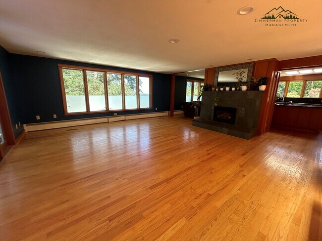 Building Photo - 320 Sunset Dr