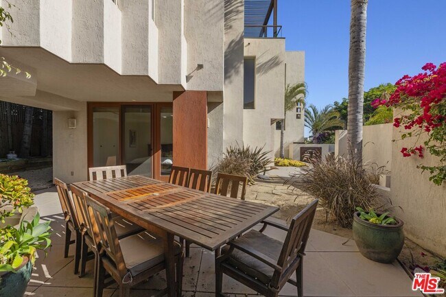 Building Photo - 31851 Seafield Dr