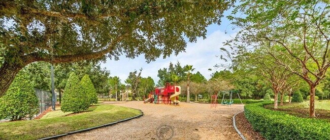 Building Photo - For Rent!!!!!  Spacious Living & Resort-Style Fun in Hamilton Glen!