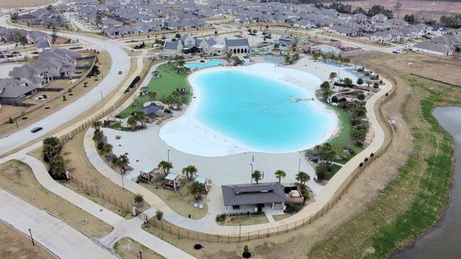 Building Photo - 15878 Mountlong Dr