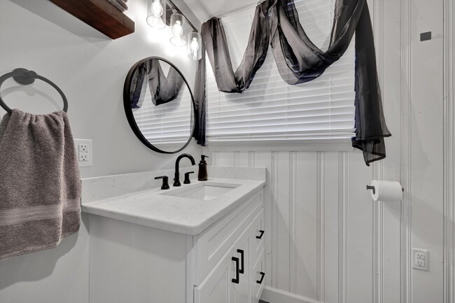 Building Photo - 2151 Thoroughbred Ln