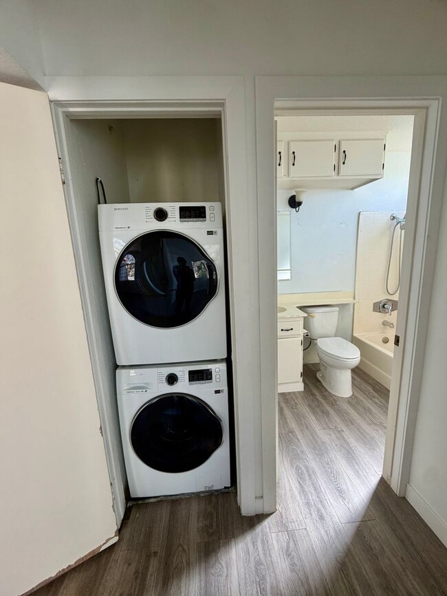 Building Photo - 2 Bed, 2 Bath upper end unit in Beautiful Rancho Santa Margarita