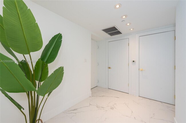 Building Photo - 500 Brickell Ave