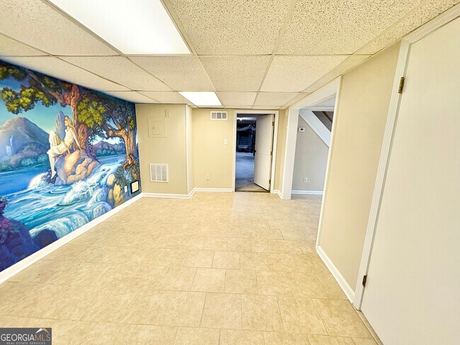 Building Photo - 435 Sherwood Rd