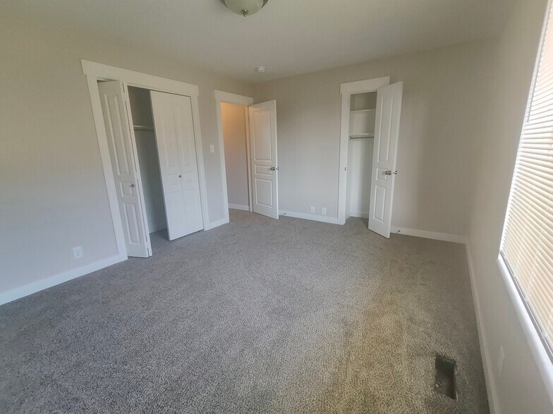 Building Photo - 177 S 200 W