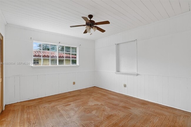 Building Photo - 321 NE 169th St