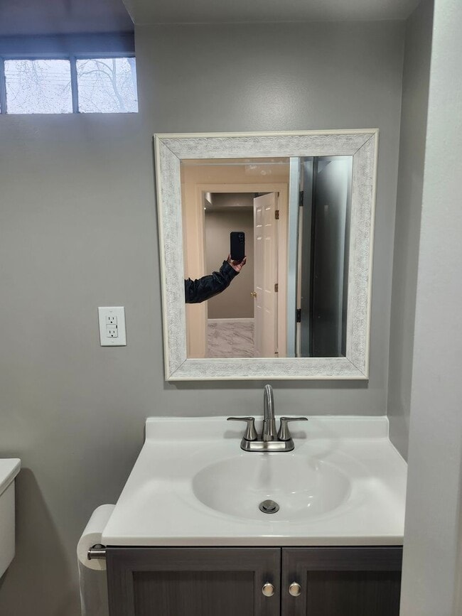 Building Photo - Single family home in great neighborhood!