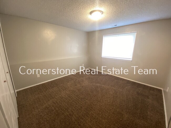 Building Photo - 2627 E Uintah St