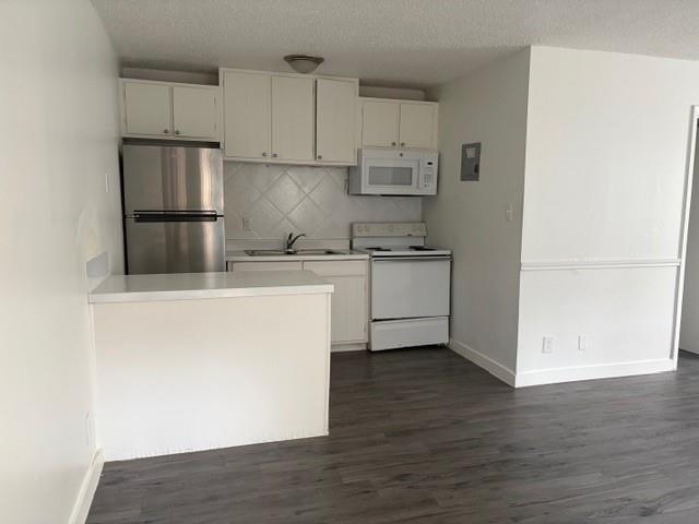 Building Photo - 1300 Parker Ln