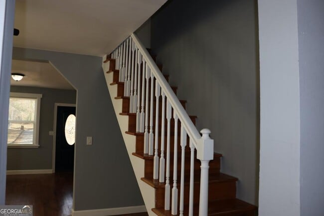 Building Photo - 1526 Childress Dr SW