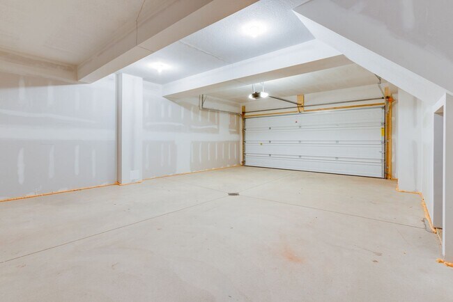 Building Photo - 4005 Stefano Dr