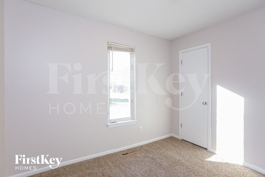 Building Photo - 11008 E 83rd St