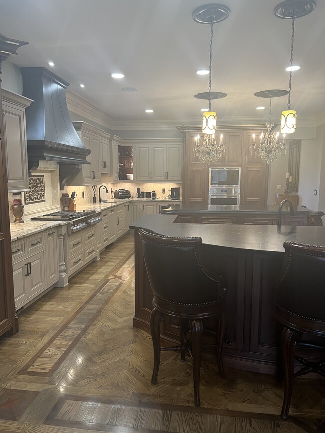 Building Photo - 9020 Whisperinghill Dr