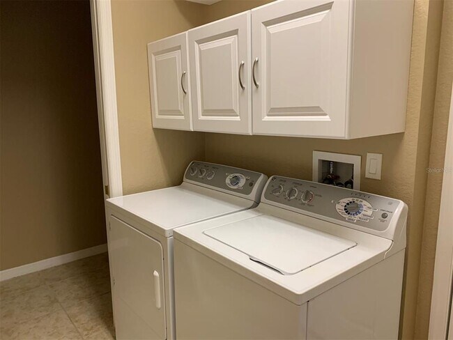 Building Photo - 5445 Shagbark Ct