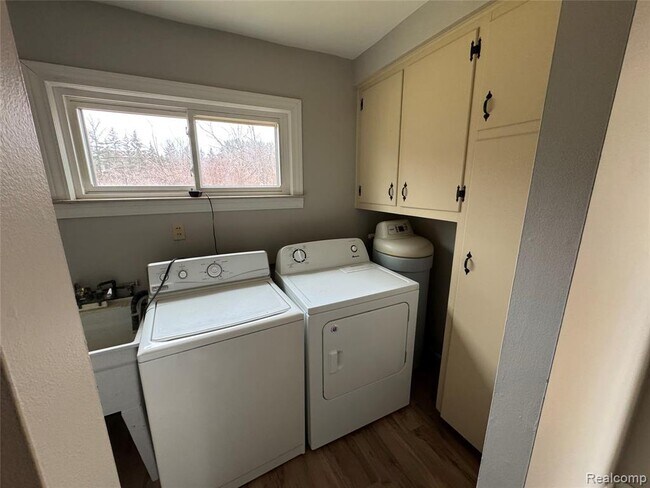 Building Photo - 7012 Tappon Dr