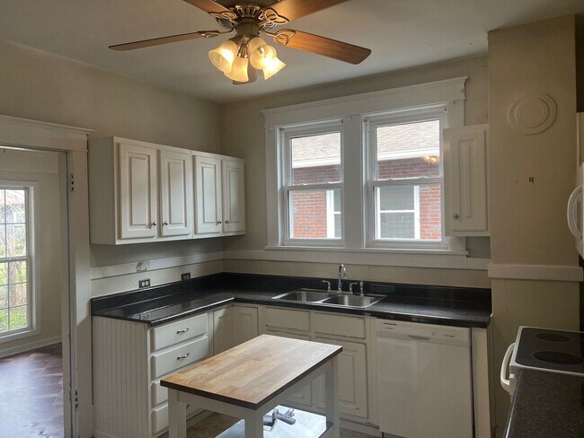 Building Photo - 2502 Blair Blvd