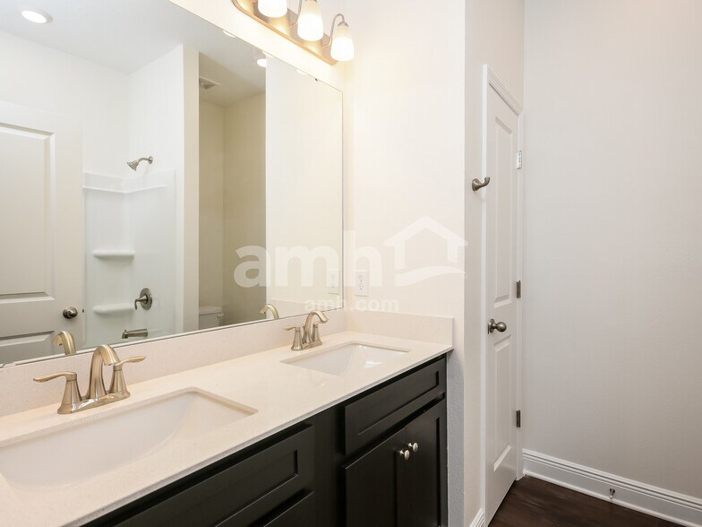 Building Photo - 965 Heavenly Dr