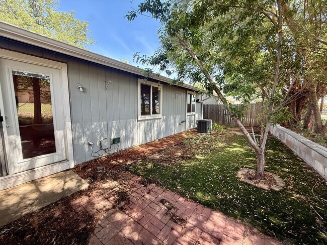 Building Photo - 1620 Ranae Dr
