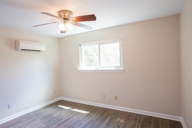 Building Photo - 10404 Doering Ln