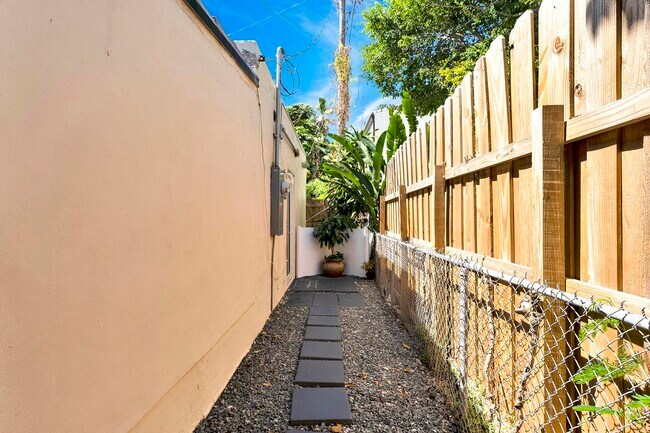 Building Photo - 2440 SW 19th Ave